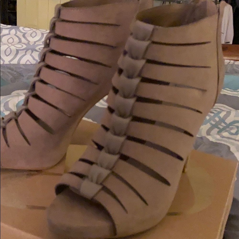 Caged open toe booties - Picture 2 of 4